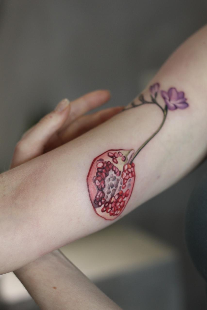 Гранат ботанические татуировки в Москве