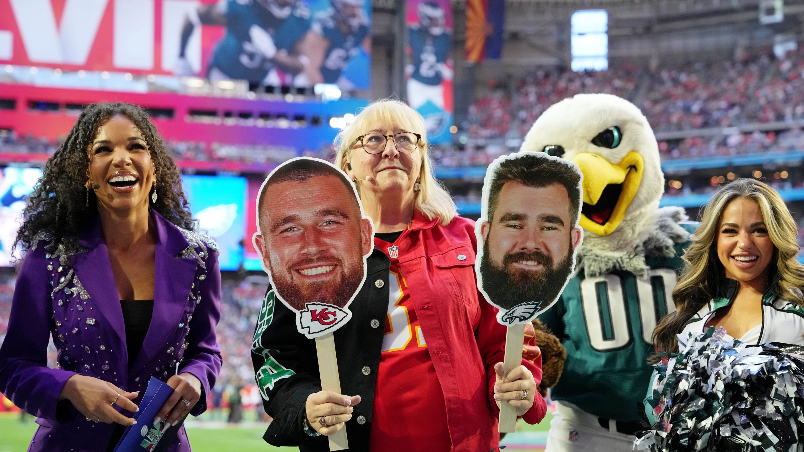 Travis and Jason Kelce star in Eagles' Philly Special Christmas Special