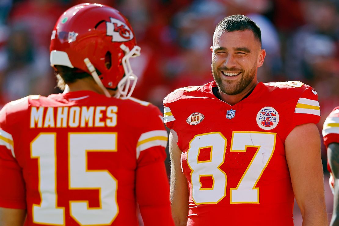 KANSAS CITY, MISSOURI - OCTOBER 22: Travis Kelce #87 and Patrick Mahomes #15 of the Kansas City Chiefs talk before the game against the Los Angeles Chargers at GEHA Field at Arrowhead Stadium on October 22, 2023 in Kansas City, Missouri. (Photo by David Eulitt/Getty Images)