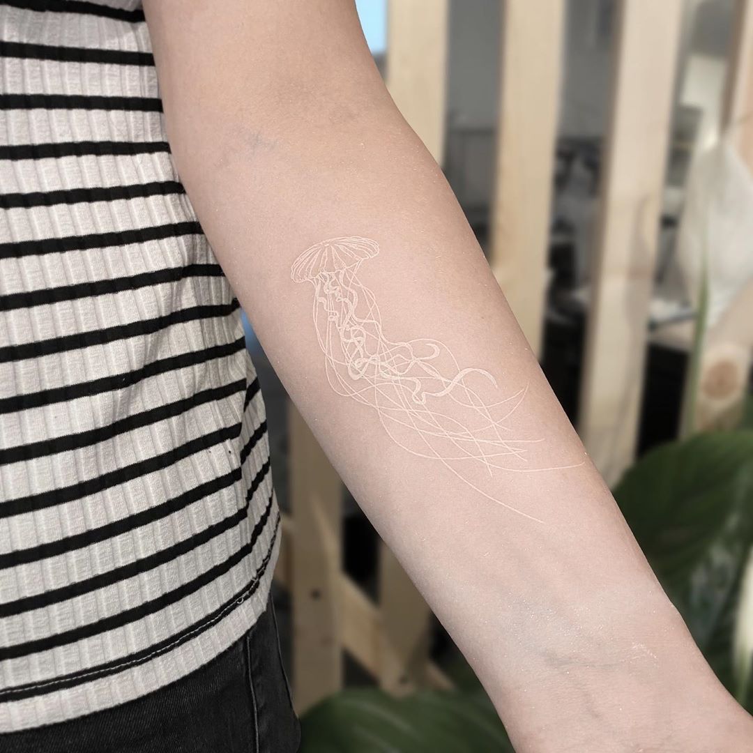 White ink tattoo | Tattoo artist @ann_gilberg