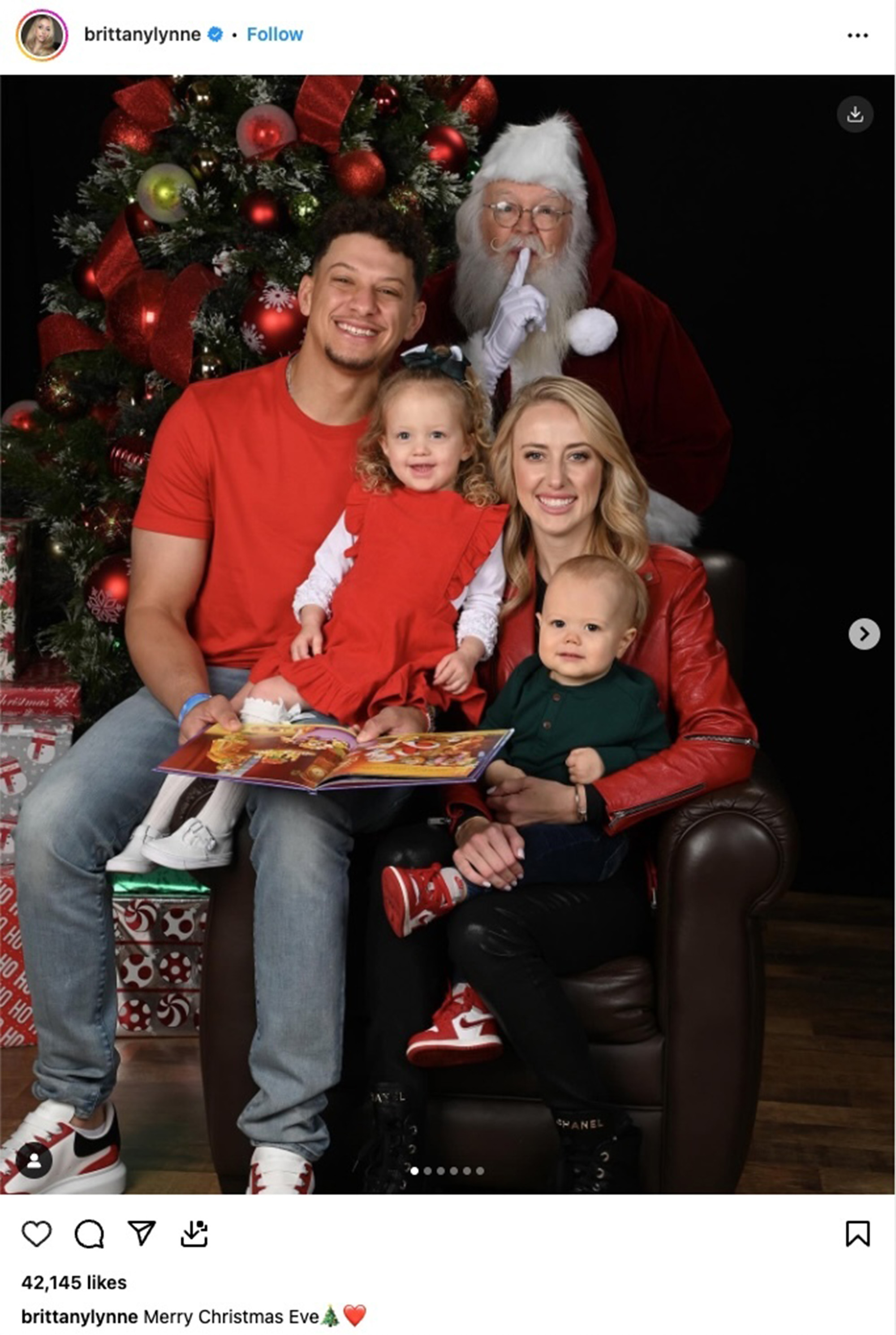 Brittany Mahomes, the wife of Chiefs QB Patrick Mahomes, posted new holiday photos on Instagram.