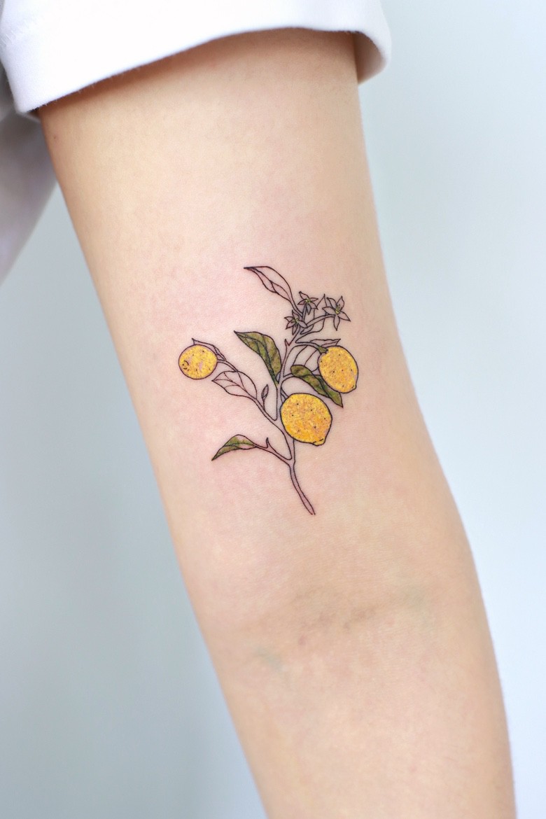 Flowers tattoo by Joo Joo