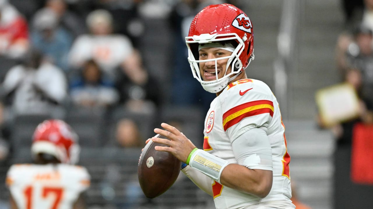 Chiefs' Patrick Mahomes ahead of first start in Green Bay: 'If you love  football, you love Lambeau Field'