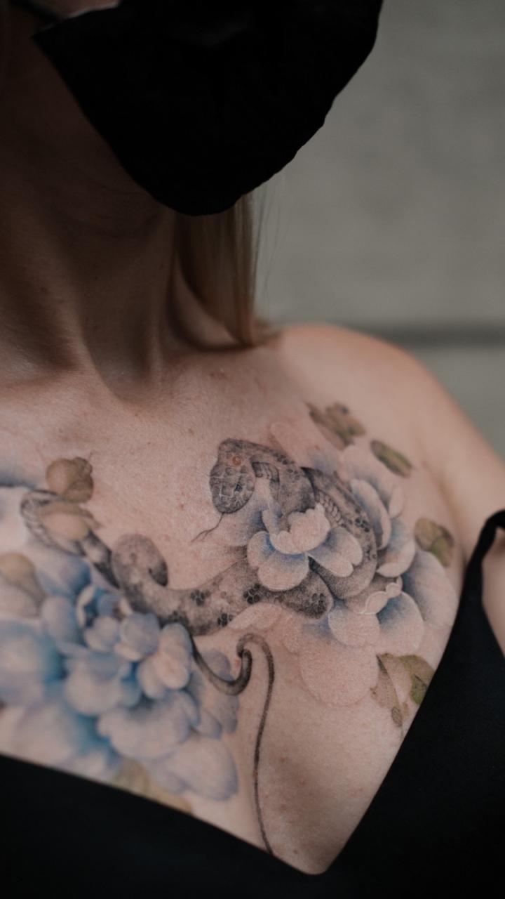 Tattoo collaboration Ksenia Way Ink and @mo.no.tattoo