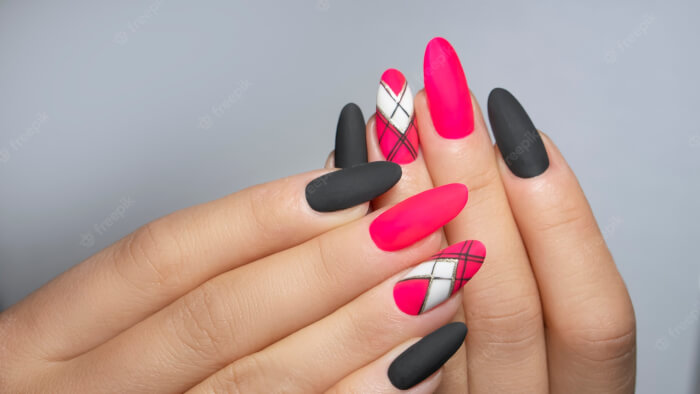 20+ Ideas To Create Gorgeous Pink Nails For A Romantic Night Out - 165