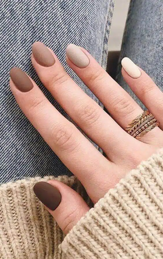 30 Easy-To-Copy Fall Manicure Looks - 231