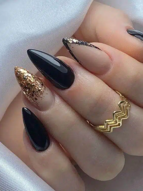 30 Elegant Black Nail Designs For Classy Beauty - 213