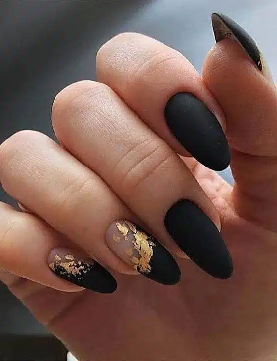 30 Elegant Black Nail Designs For Classy Beauty - 229