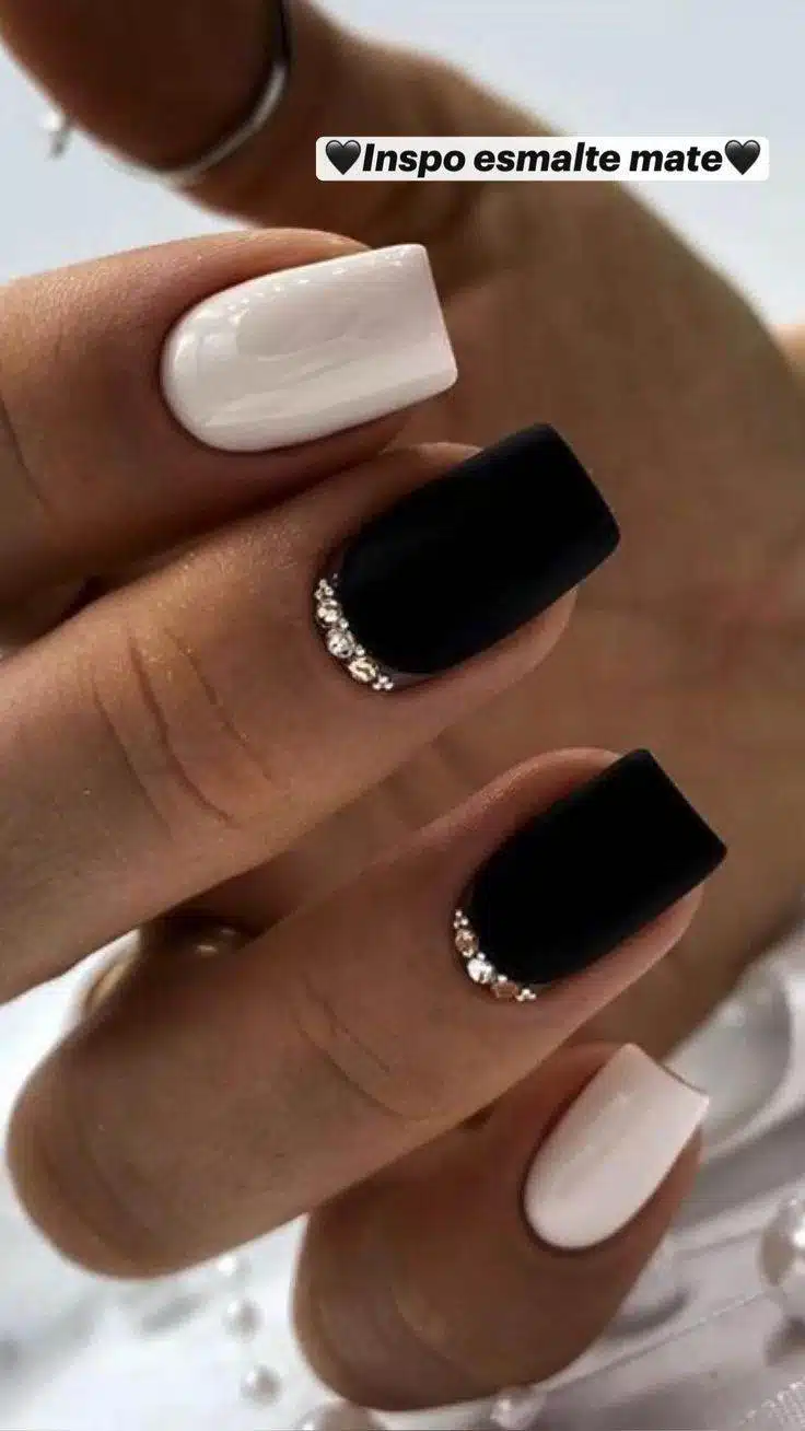 30 Elegant Black Nail Designs For Classy Beauty - 241