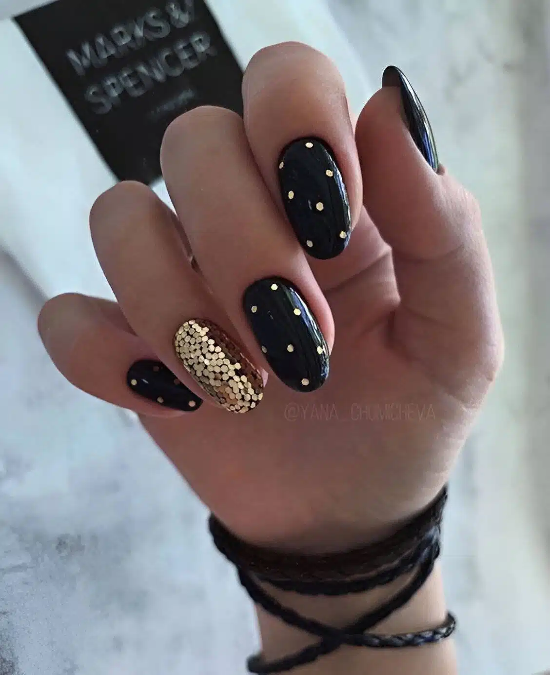 30 Elegant Black Nail Designs For Classy Beauty - 243