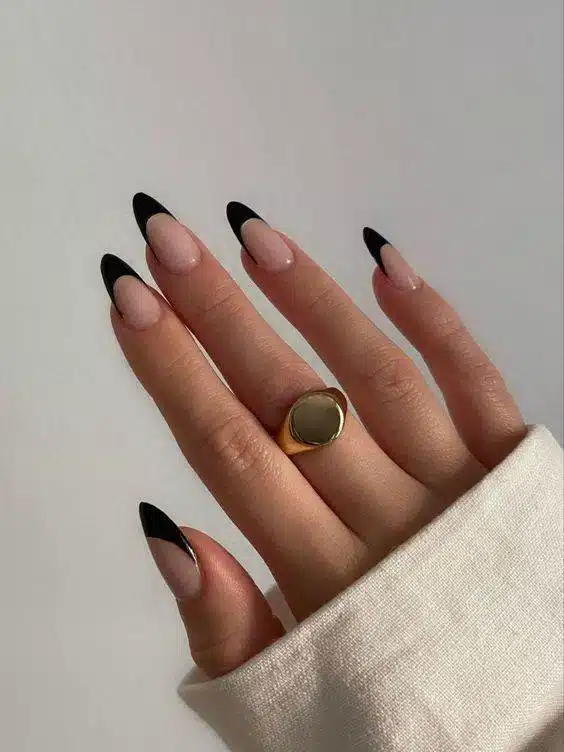 30 Elegant Black Nail Designs For Classy Beauty - 247