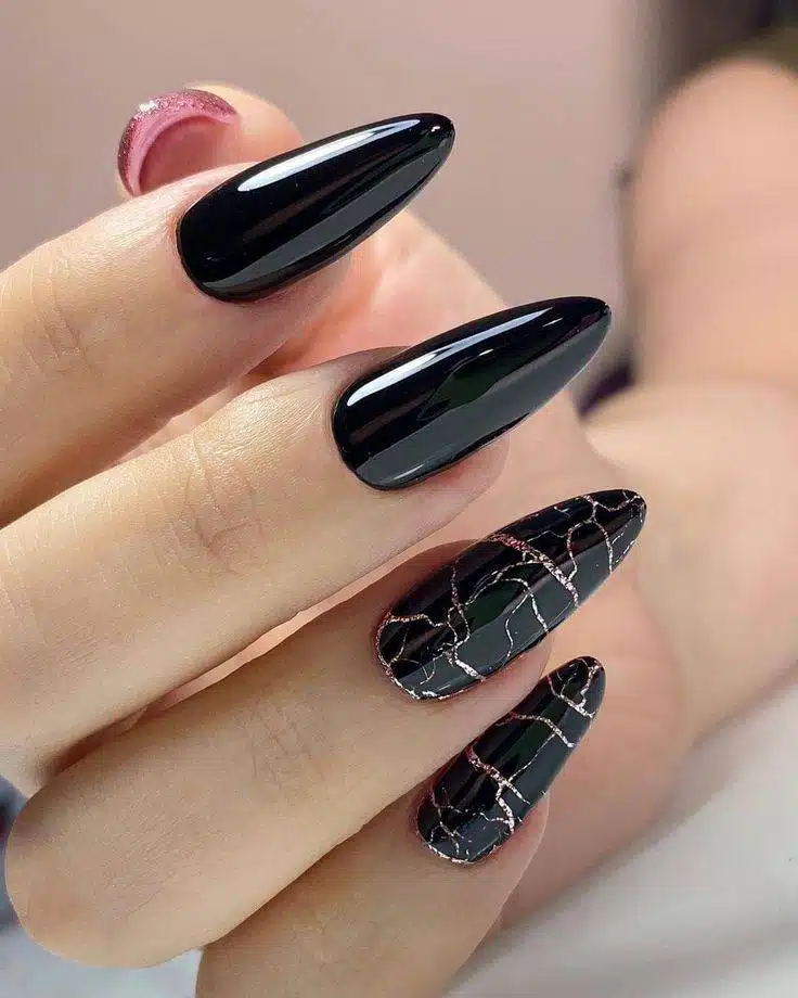 30 Elegant Black Nail Designs For Classy Beauty - 249