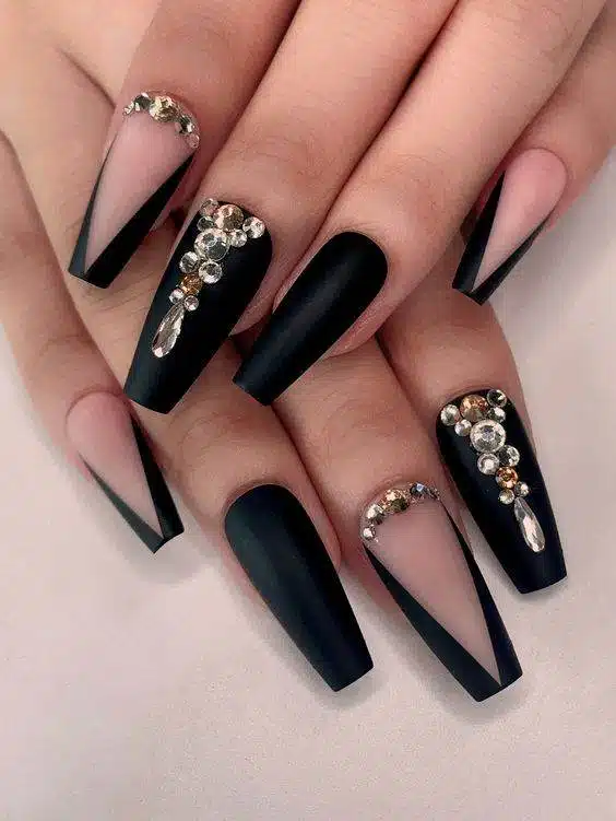30 Elegant Black Nail Designs For Classy Beauty - 207