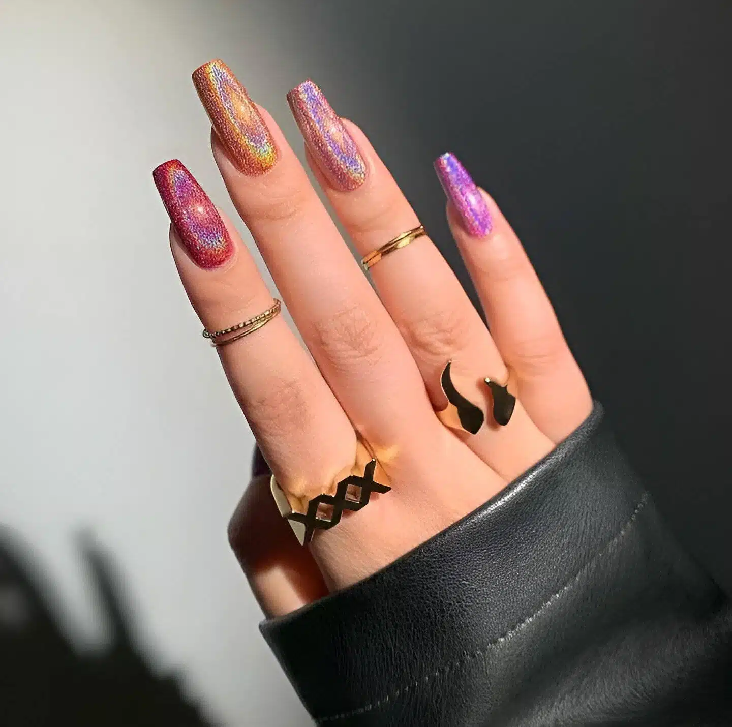 30 Glam Metallic Manicure Looks That Are The Top Of Feminity - 211