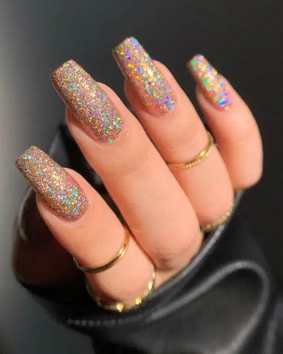 30 Glam Metallic Manicure Looks That Are The Top Of Feminity - 225