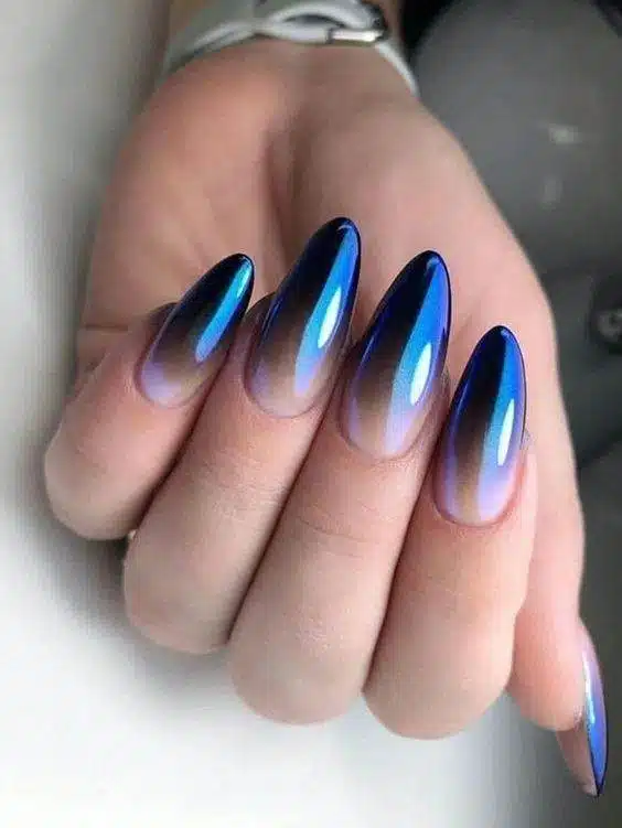 30 Glam Metallic Manicure Looks That Are The Top Of Feminity - 235