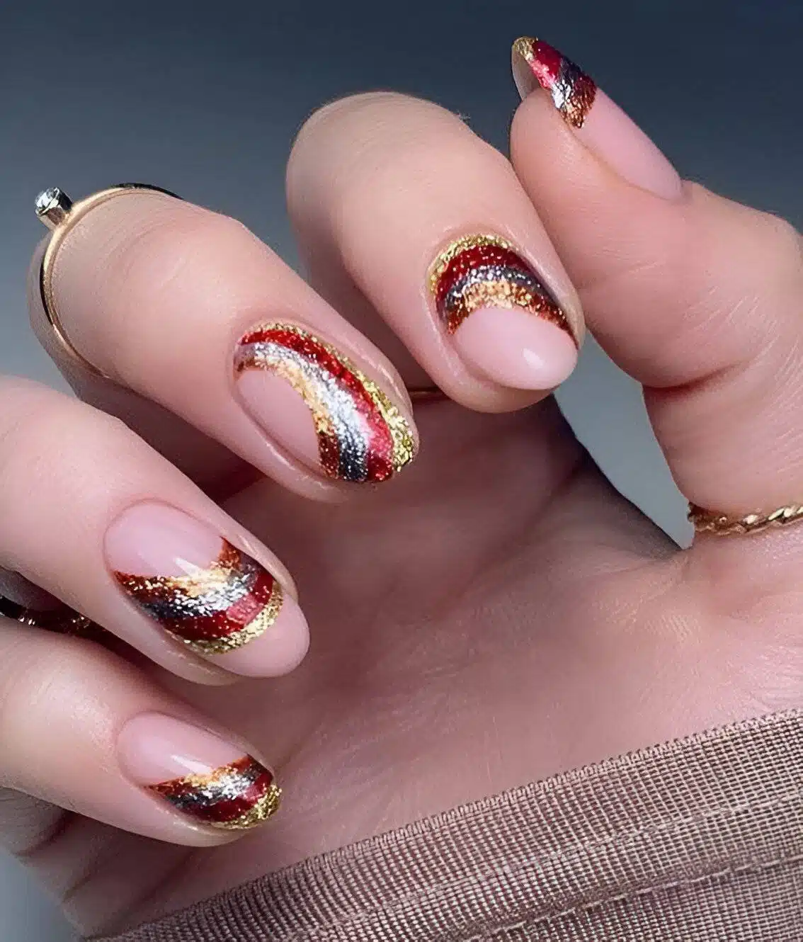 30 Glam Metallic Manicure Looks That Are The Top Of Feminity - 241