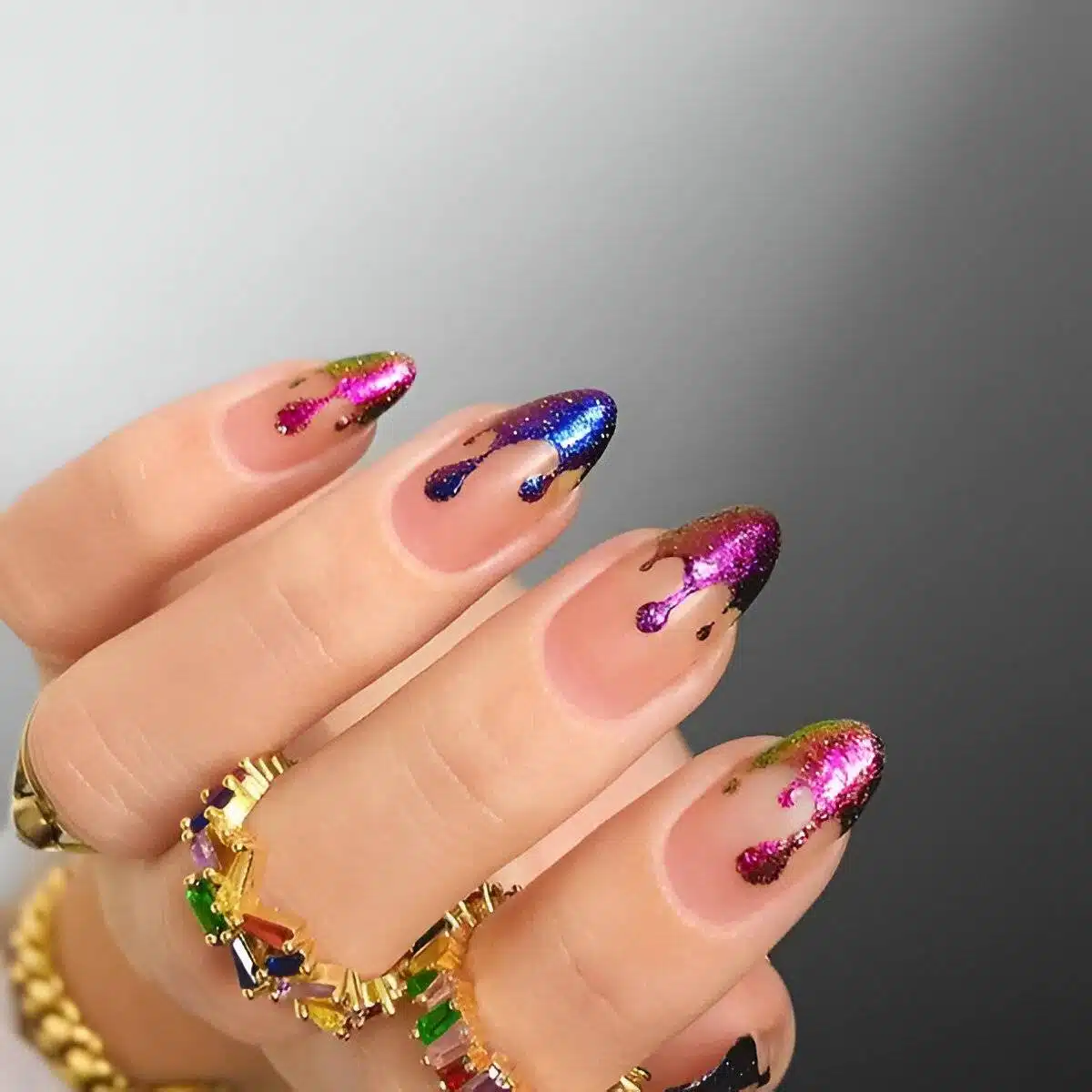30 Glam Metallic Manicure Looks That Are The Top Of Feminity - 203