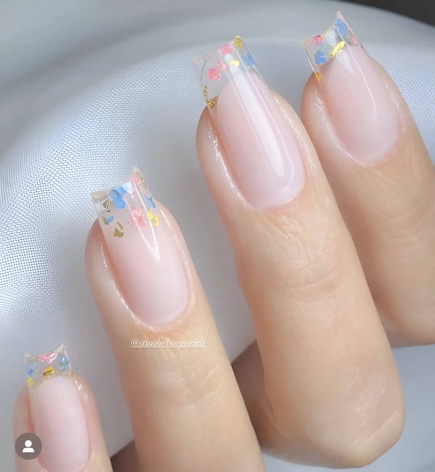 30 Gorgeous Clear Glass Nail Ideas You Can DIY At Home - 209