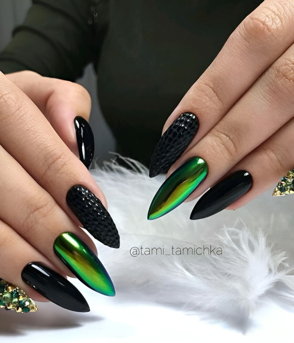 30 Hottest Black And Green Nails - 211