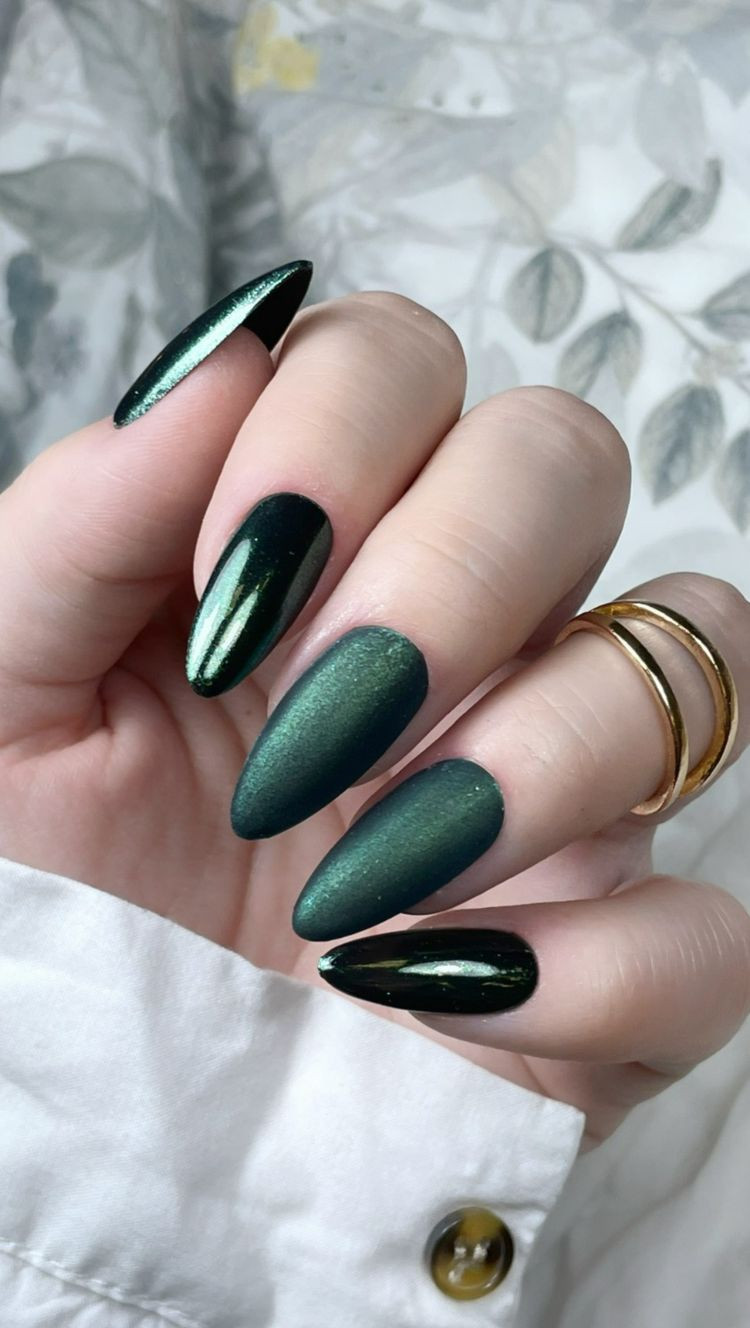 30 Hottest Black And Green Nails - 221