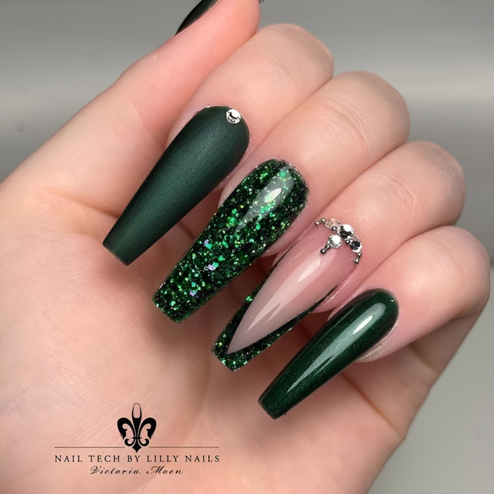 30 Hottest Black And Green Nails - 225