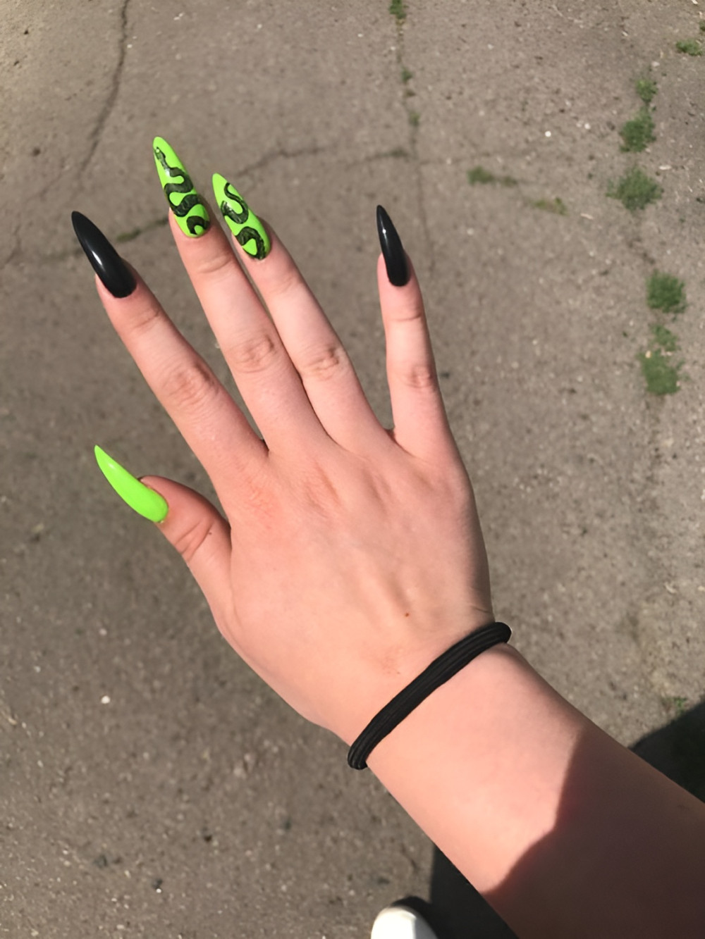 30 Hottest Black And Green Nails - 227
