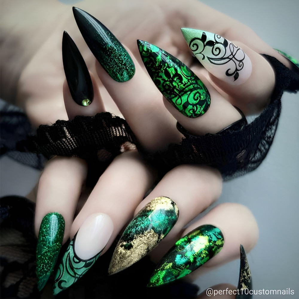 30 Hottest Black And Green Nails - 195