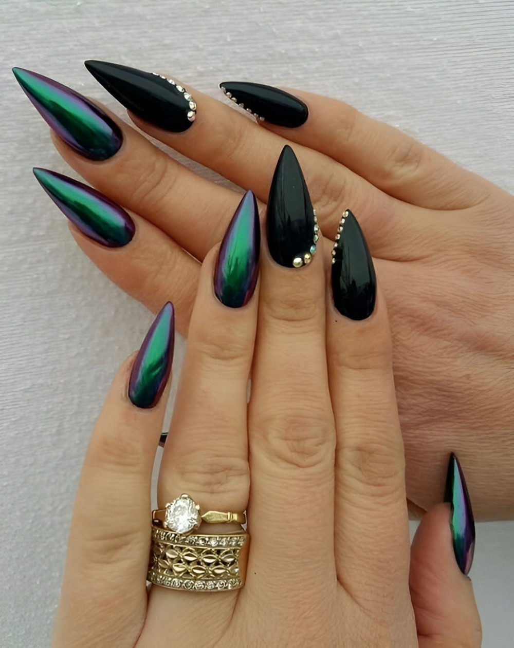 30 Hottest Black And Green Nails - 239