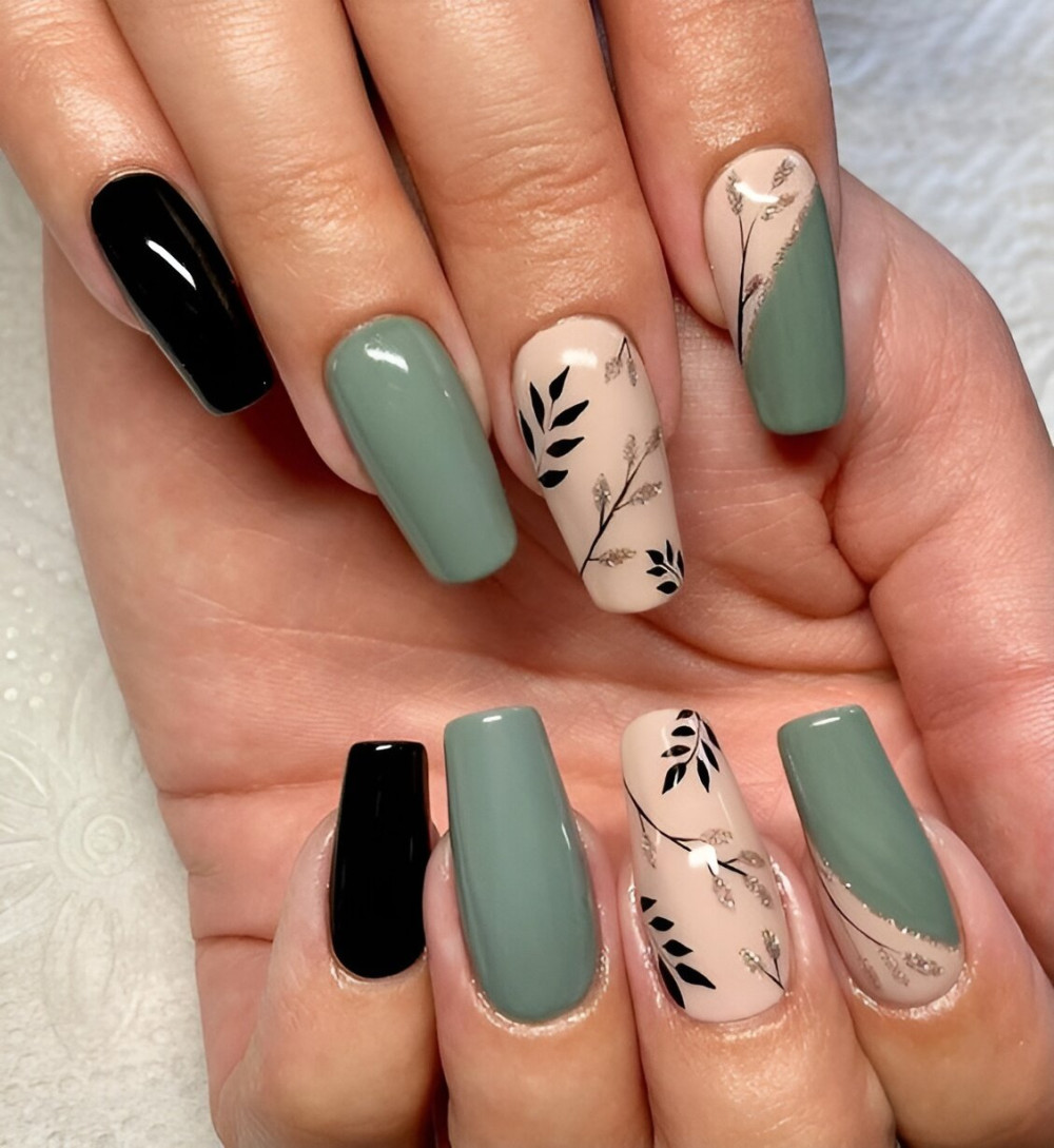 30 Hottest Black And Green Nails - 249