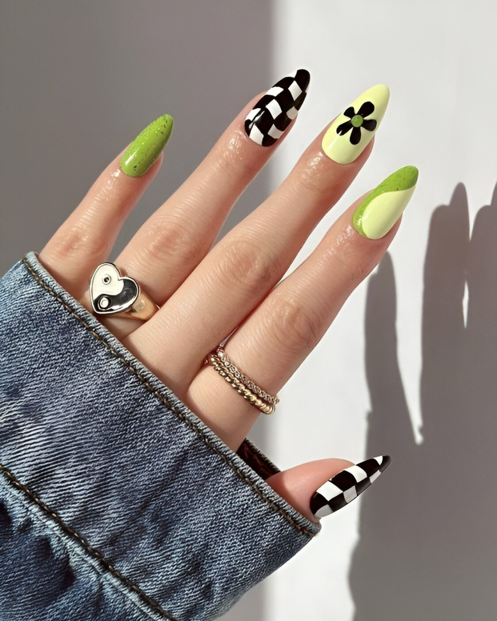 30 Hottest Black And Green Nails - 251