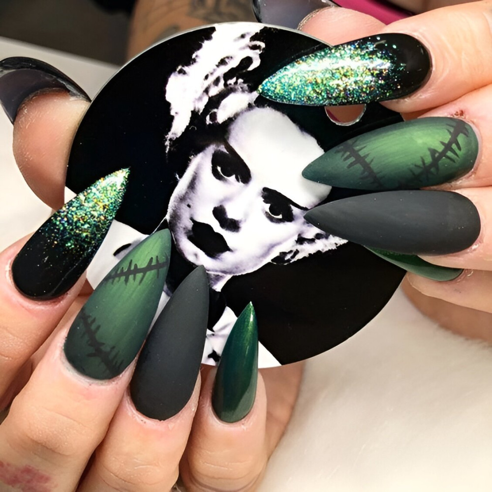 30 Hottest Black And Green Nails - 199