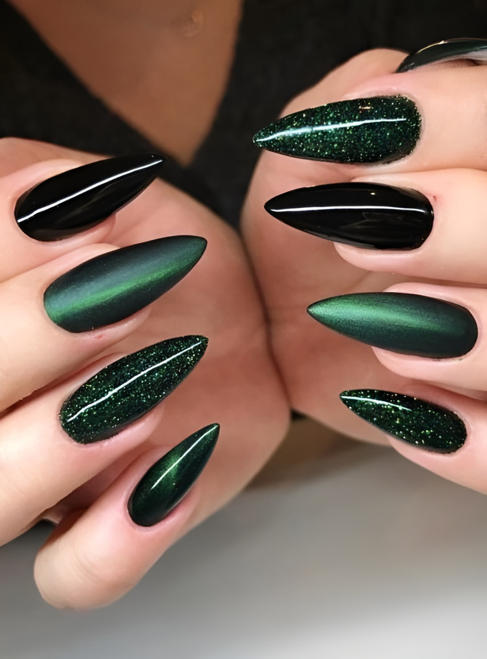 30 Hottest Black And Green Nails - 205