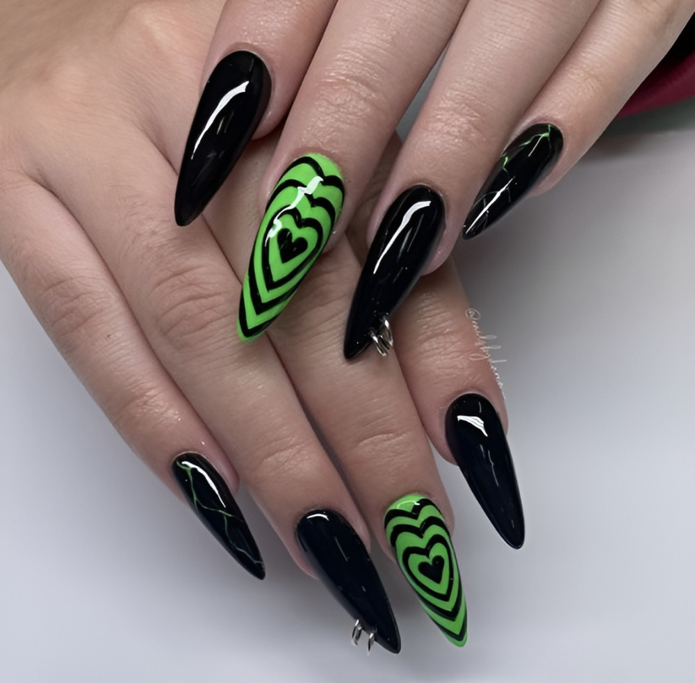 30 Hottest Black And Green Nails - 207