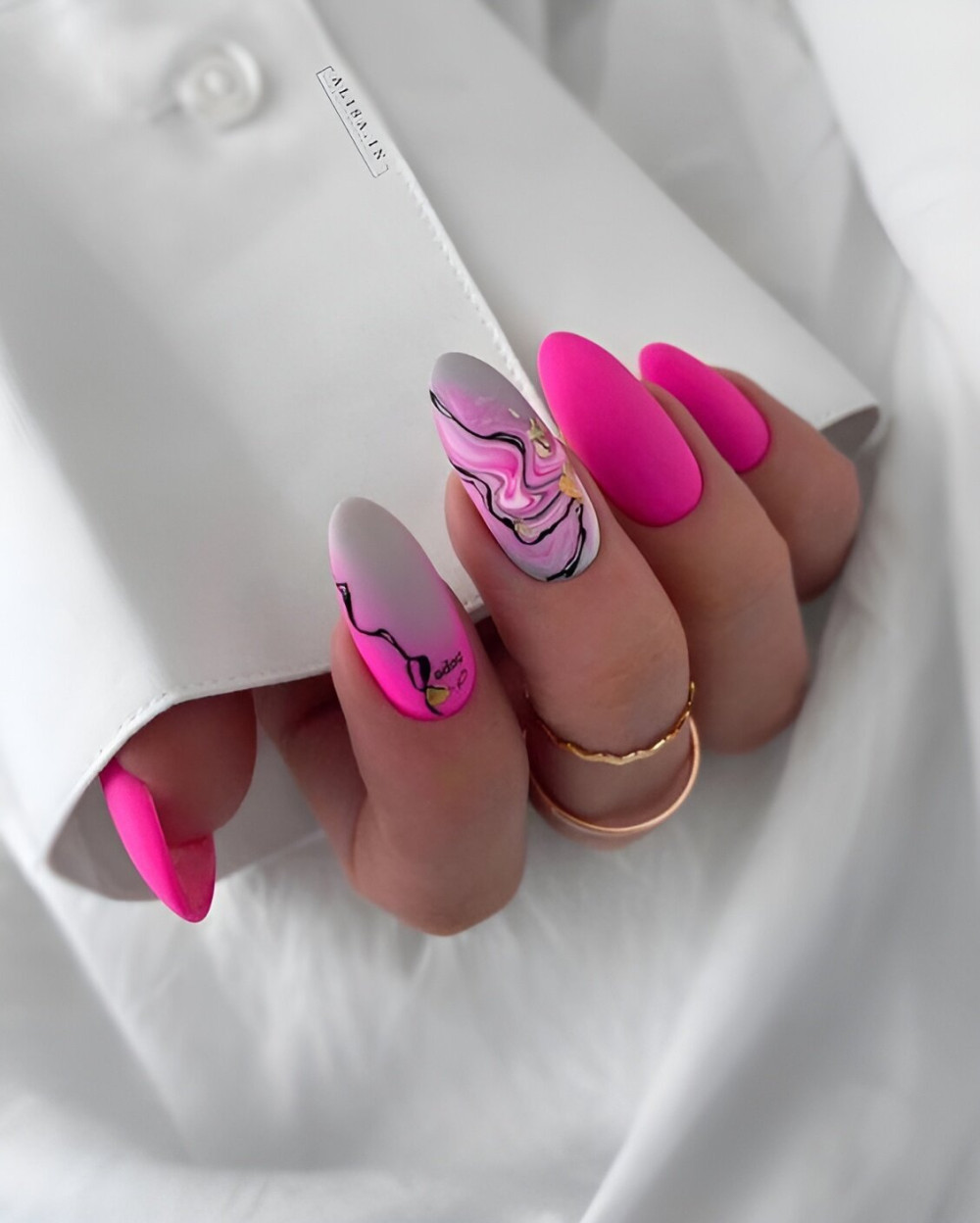 30 Irresistible Viva Magenta Manicures You Will Want To Wear All Year - 223