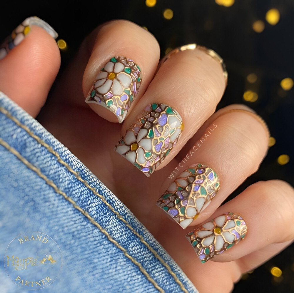 30 Majestic Glass-Stained Nail Art Designs To Make You A Queen - 205