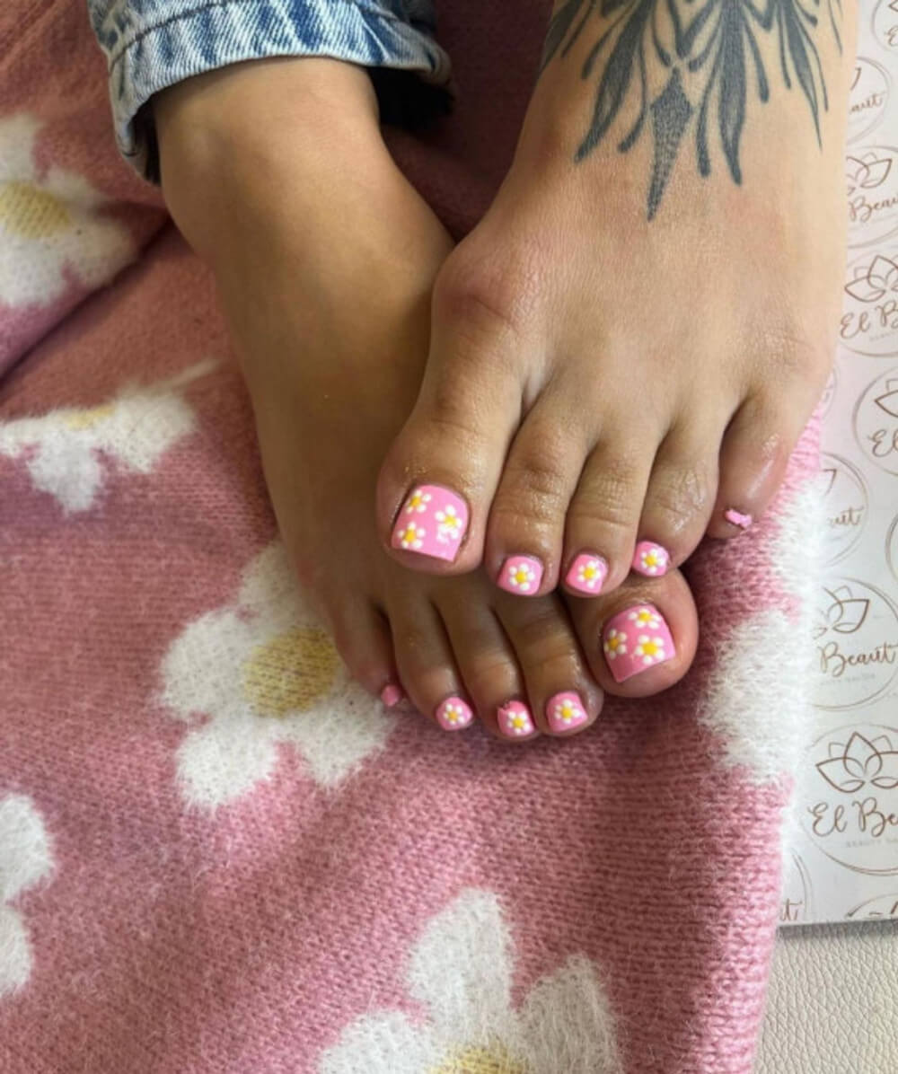 40 Pedicure Designs That You Need In Your Life Right Now - 273