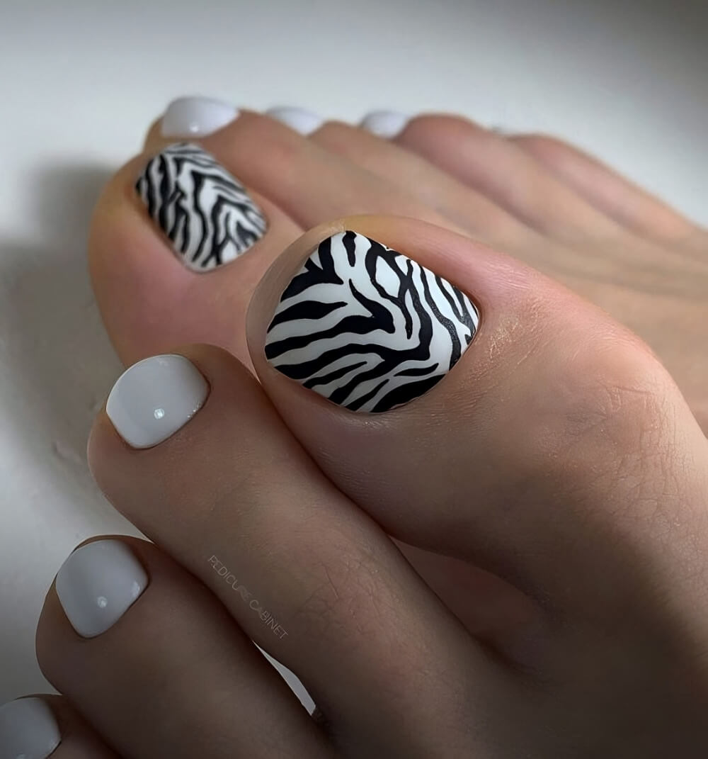 40 Pedicure Designs That You Need In Your Life Right Now - 309
