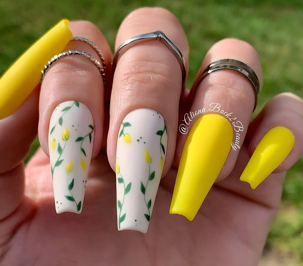 40 Stunning Yellow Acrylic Nails To Shine All Year Long - 287