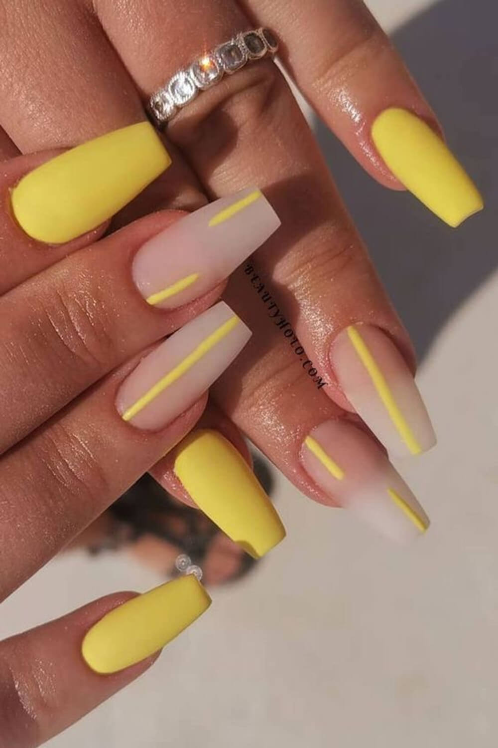 40 Stunning Yellow Acrylic Nails To Shine All Year Long - 295