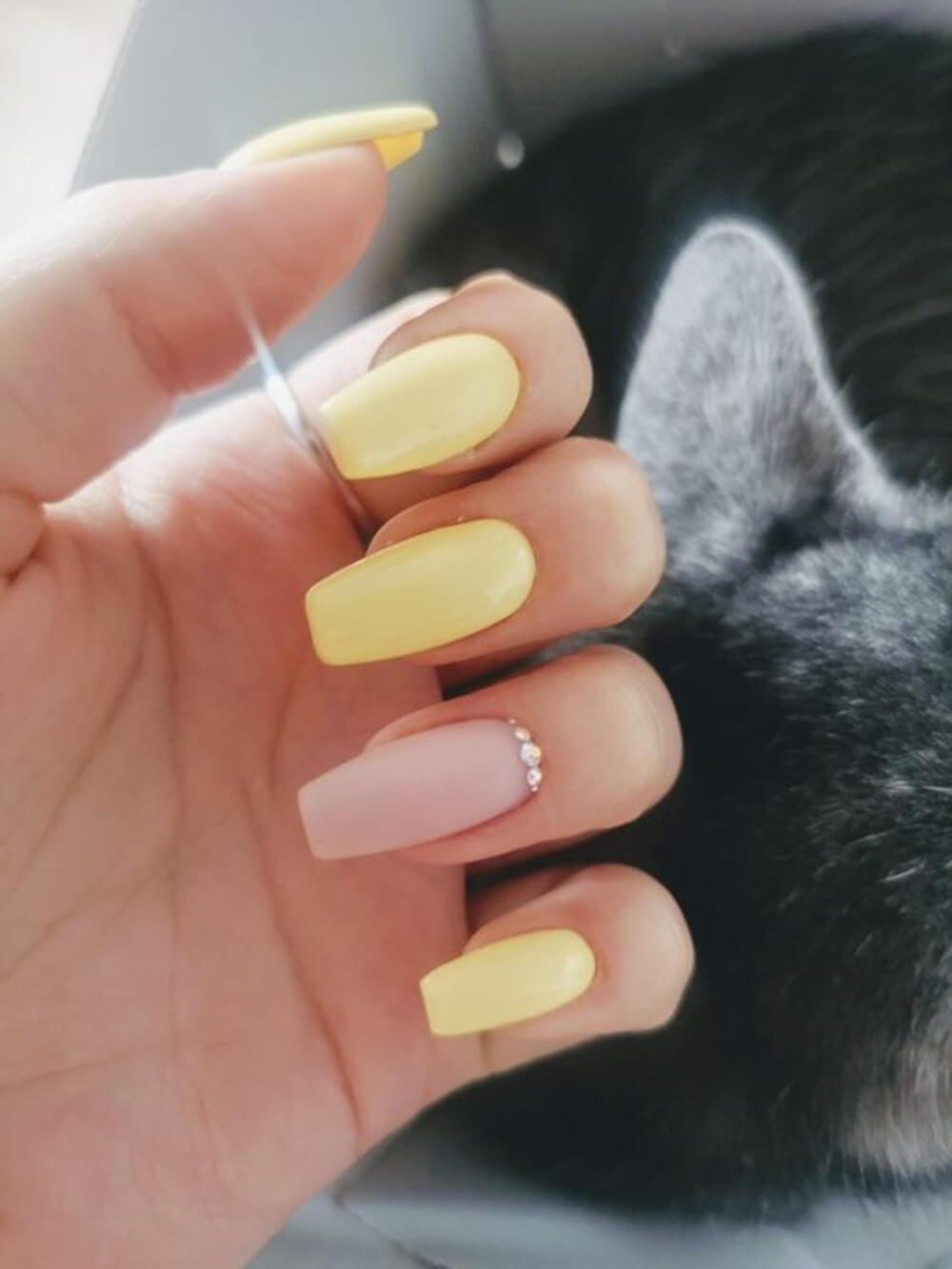 40 Stunning Yellow Acrylic Nails To Shine All Year Long - 297