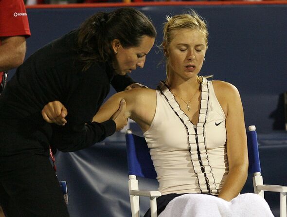 Sharapova buộc phải giã từ quần vợt sau một loạt chấn thương