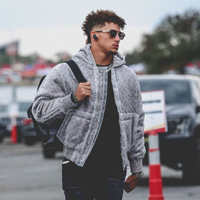 Kansas City Chiefs on Instagram: “Showtime checking in for primetime. @oakley” in 2023 | Nfl football players, Kc chiefs, Men sweater