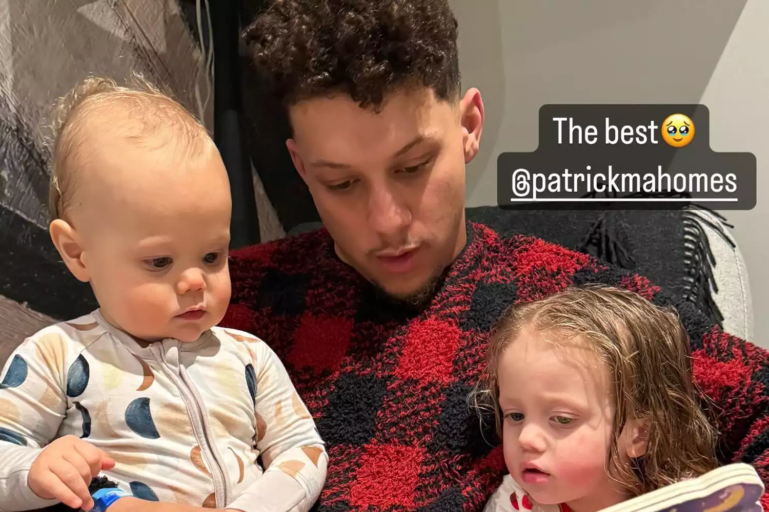 patrick mahomes reads to sterling and bronze