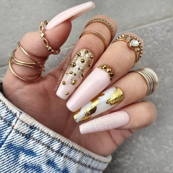Ten produkt jest niedostępny - Etsy | White nails with gold, Powder nails,  Festival nails