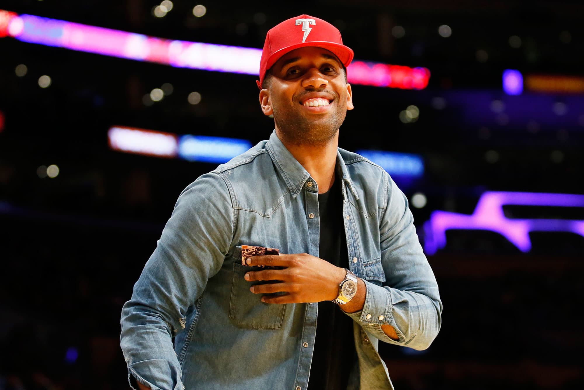 Cleveland Cavaliers' LeBron James' business manager Maverick Carter attends the NBA basketball game between the Los Angeles Lakers and Cleveland Cavaliers Thursday, March 10, 2016, in Los Angeles.
