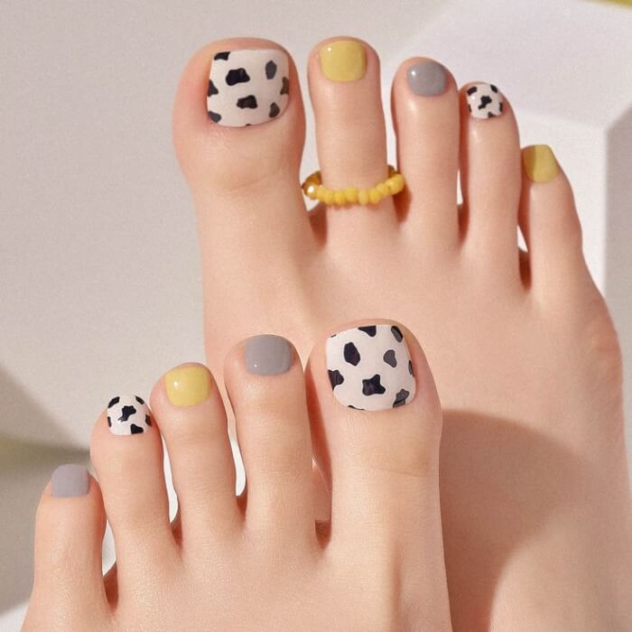 30 Spring Toe Nail Ideas That Bring Flowers To Your Life - 217