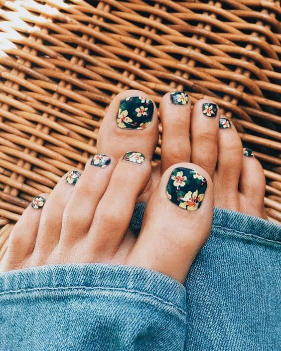 30 Spring Toe Nail Ideas That Bring Flowers To Your Life - 219