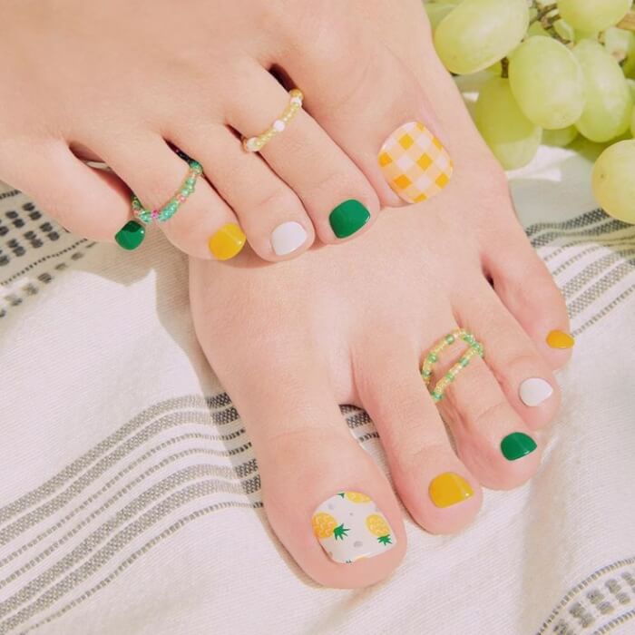 30 Spring Toe Nail Ideas That Bring Flowers To Your Life - 221