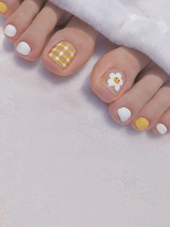 30 Spring Toe Nail Ideas That Bring Flowers To Your Life - 197